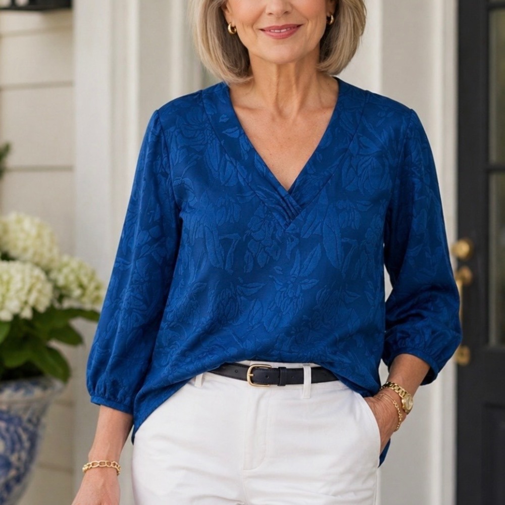 Chico's Jacquard V-Neck Blouson Slinky Knit Top Size XL 3 Blue Floral 3/4 Sleeve